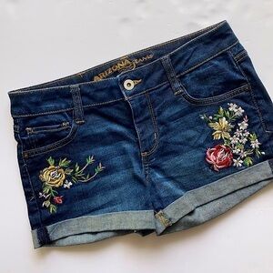 Arizona Jeans Co Floral Embroidered Short Jeans Sz 5 Junior - NWOT